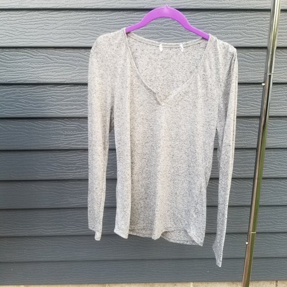 Lot of 4 Medium Shirts (2 tanks, two long sleeve) - Picture 2 of 15